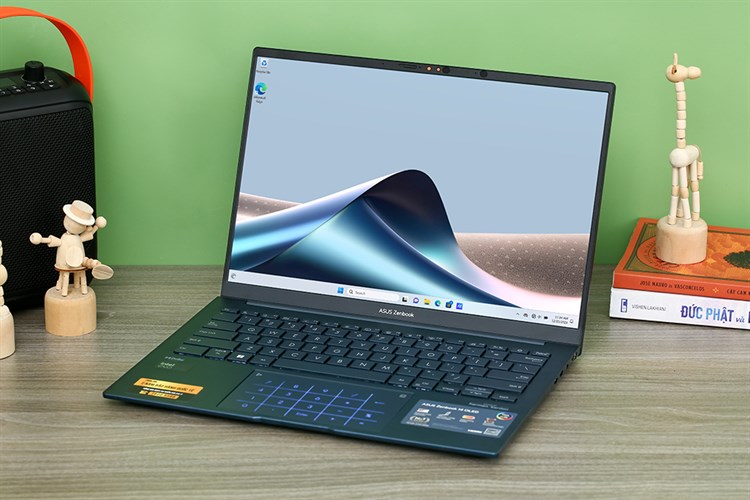 MacBook Pro góc 2